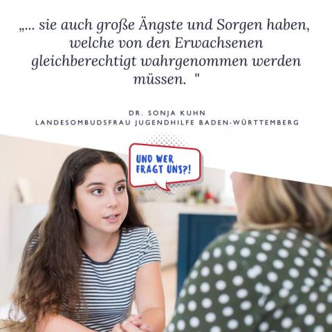 junges Mädchen im Gespräch mit einer Frau