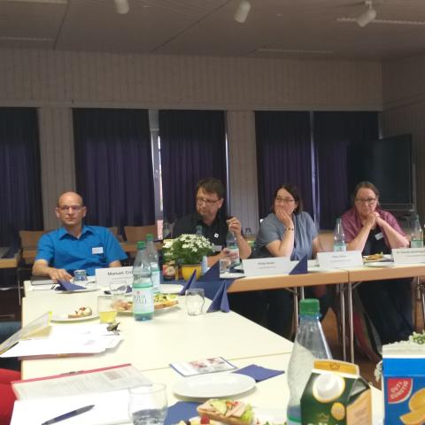 Der Kreisvorstand in Mannheim Herr Cronau, Herr Gerber, Frau Röder, Frau Schöning-Kalender, Frau Gerth bei der Versammlung