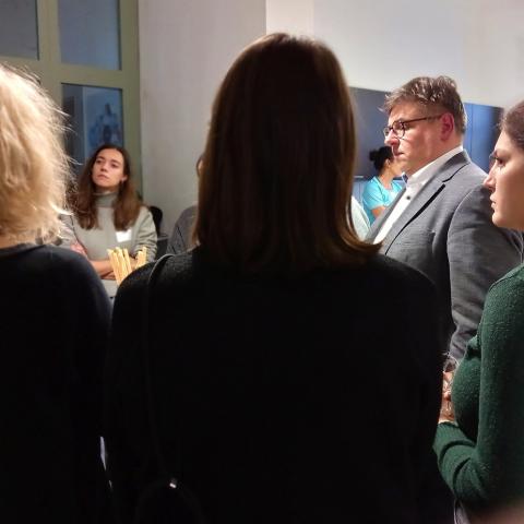 Daniel Lede Abal im Gespräch mit dem Asylzentrum Tübingen, Frauen helfen Frauen und Plan B