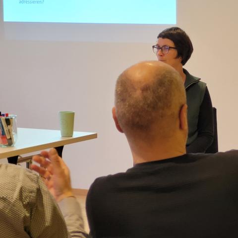 Die Gebärdendolmetscherinnen übersetzen abwechselnd