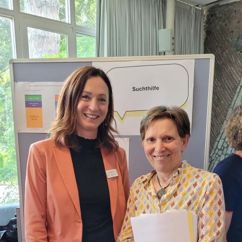 Informieren über Suchtprävention: Sabine Lang (BWLV) und Christin Oelke (Frauenzimmer)