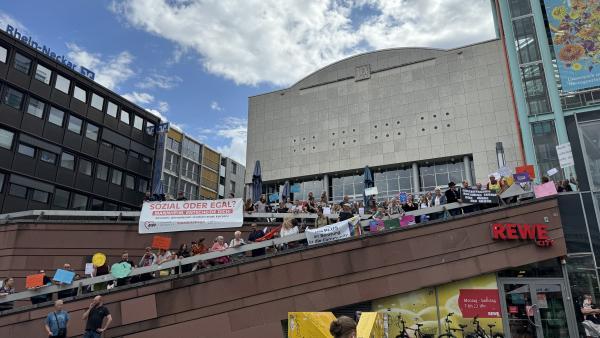 Demonstration in Mannheim vor dem Stadthaus 