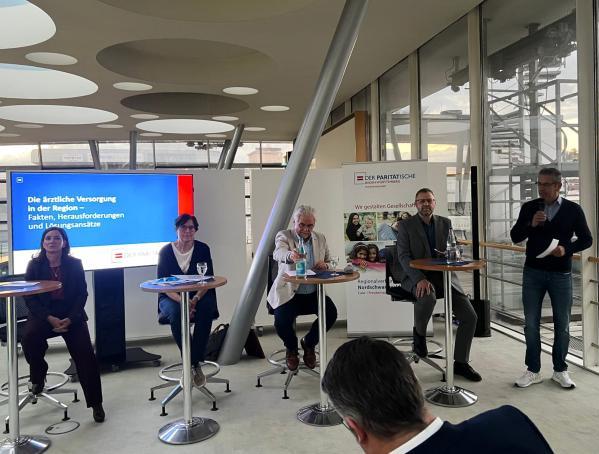 Gesprächsrunde in einem Tagungsraum