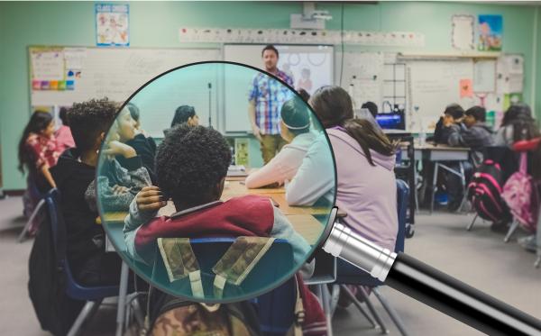 Schülerinnen und Schüler im Klassenzimmer