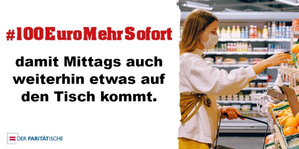 Frau mit Schutzmaske vor Supermarktregal