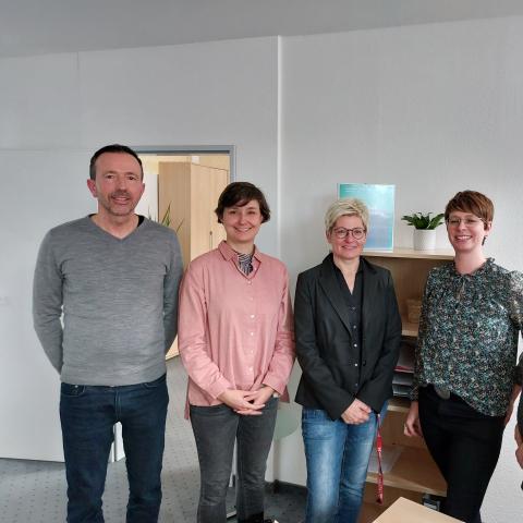 Gruppenbild mit 3 Frauen und einem Mann